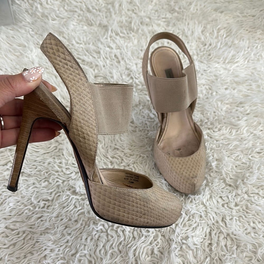 Classiques Entier Tan Slingback Heels with Peep-Toe Design
